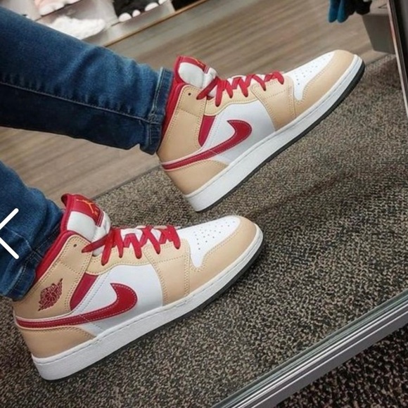 Nike Air Jordan 1 Mid White Onyx Light Curry White W8 Y6.5 M6.5 - Picture 2 of 15